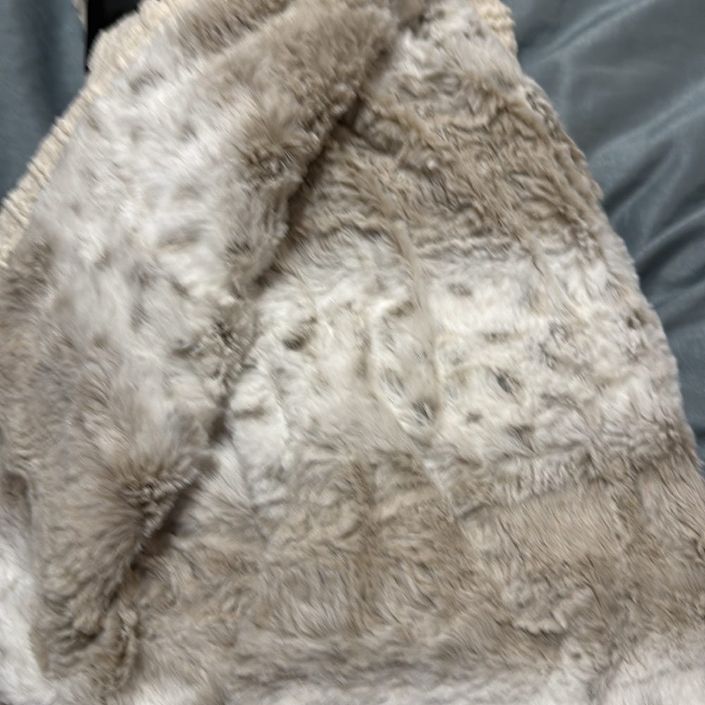 DKNY crochet and fur throw - Picture 2 of 4